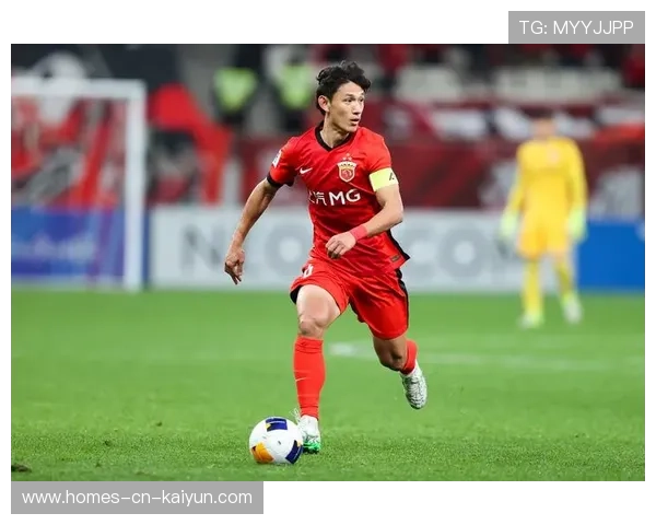 横滨水手边路撕裂防守，洛佩斯推射得分——速度与精准交汇的赛场瞬间